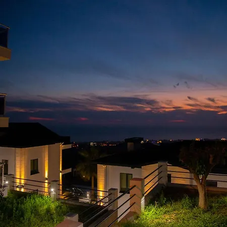 Antique Hills אלאניה