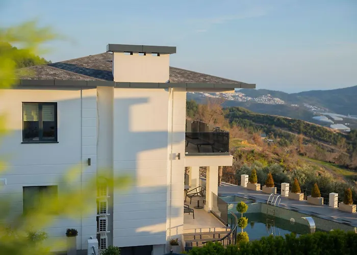 מלון דירות Antique Hills אלאניה